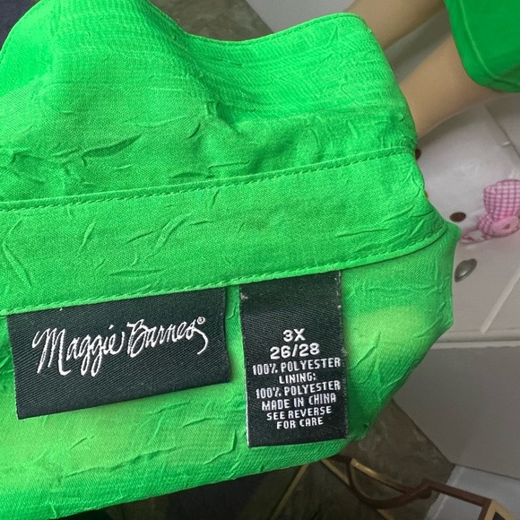 Green Women's Top - Picture 6 of 11